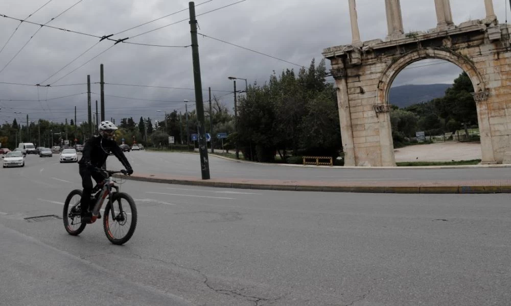 Απόφαση λοιμωξιολόγων! Χιλιομετρικός "κόφτης" για ψώνια - Έως τις 7 η κυκλοφορία τα Σαββατοκύριακα